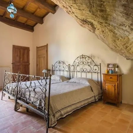 Amazing 2km From The Villa Bosa