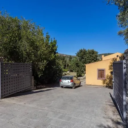 Villa Amazing 2km From The Bosa